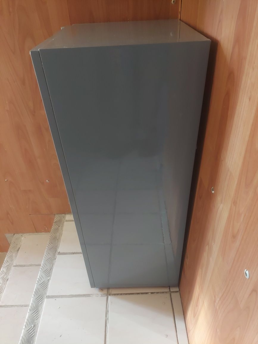 Szafki wiszące lakierowane fronty i boki, jak nowe