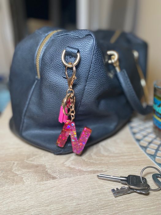 Brelok i zawieszka do torebki z literą „N”