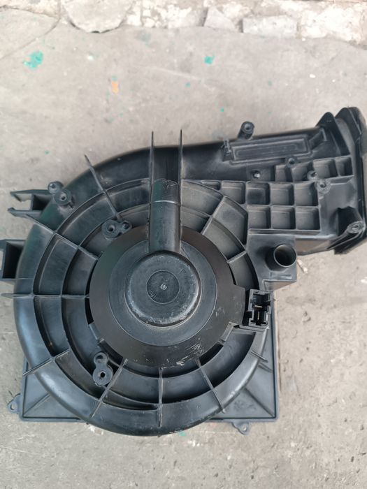 Вентилятор пічки з кришкою на Ніссан Примера р12