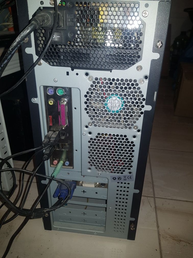 Komputer stacjonarny + monitor