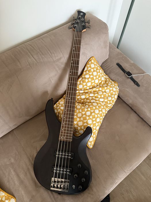 Baixo Yamaha TRXB505