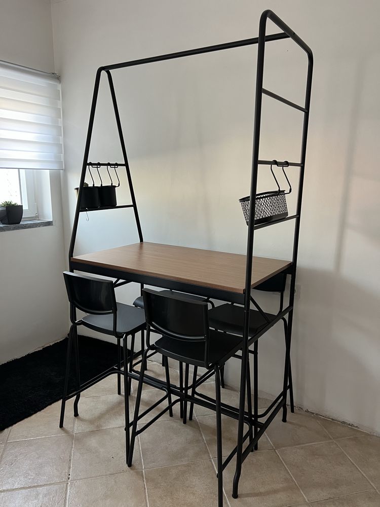 Mesa Haverud e cadeiras Stig IKEA
