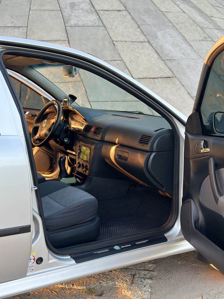 Skoda octavia tour 1.6 mpi