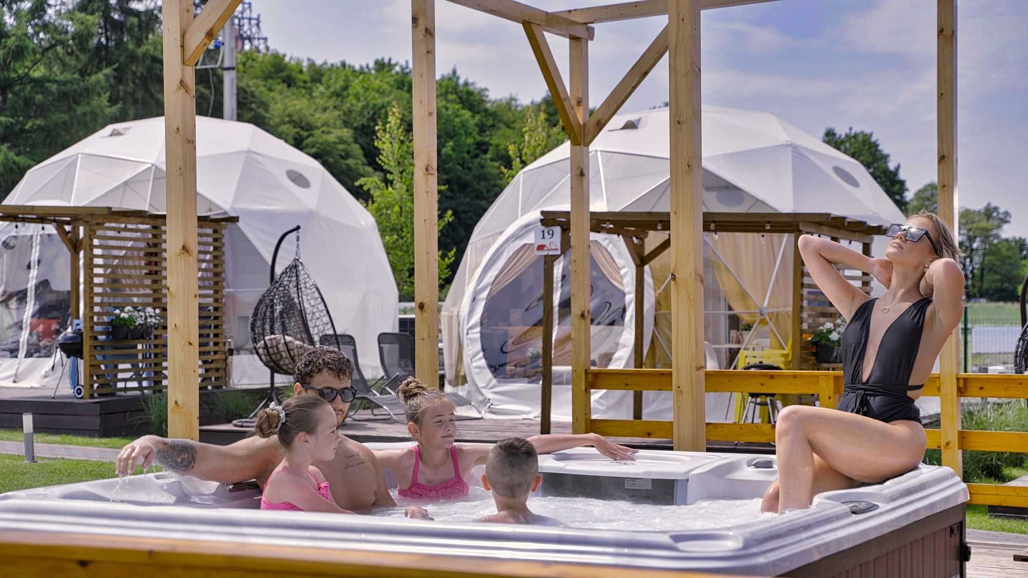 DOMEK Z WŁASNYM JACUZZI - 100 metrów od Energylandii - JACUZZI