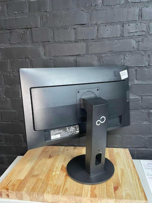 Монітор Fujitsu 24 IPS ідеальний для роботи навчання є 20шт