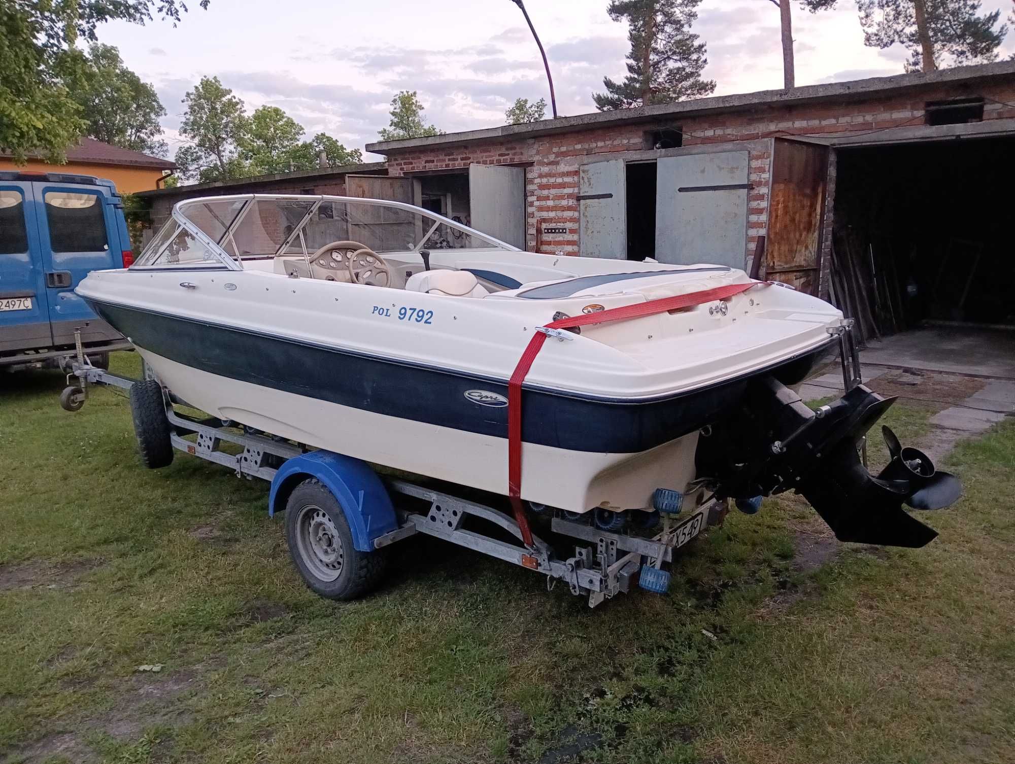 Jacht motorowy Bayliner Capri 185, dł 5,5m, silnik 3,0 benz, 2002 rok