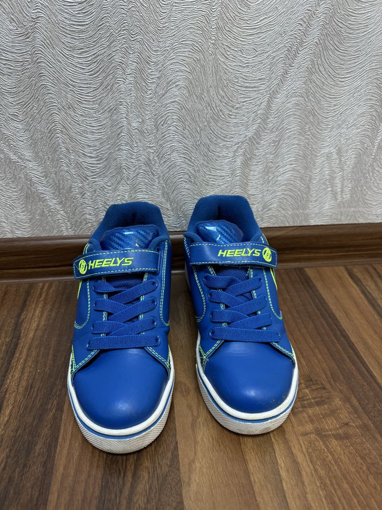 Роликові кросівки Heelys