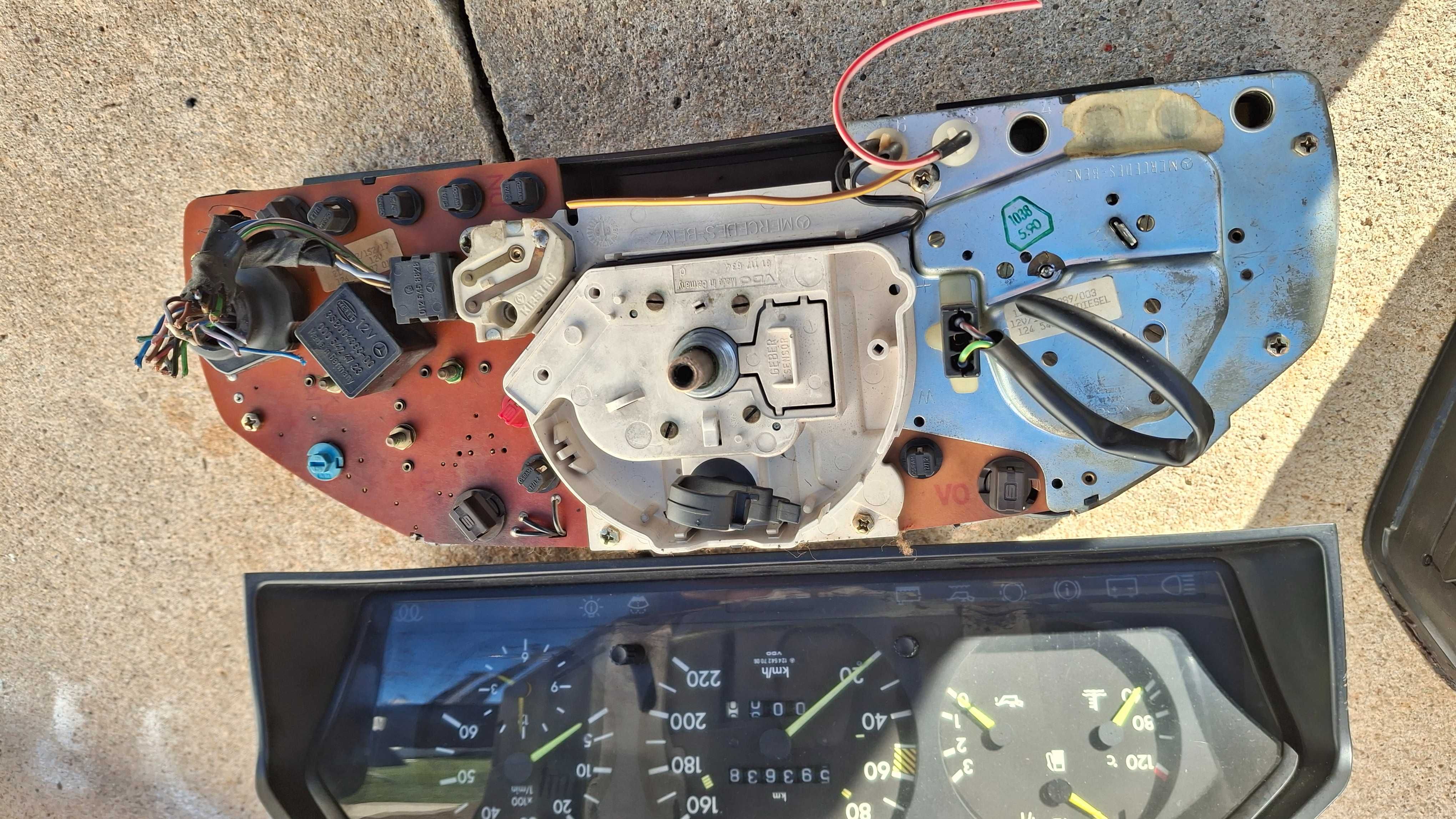 Vendo quadrante ou c kilometro 300D e E 190 e comando da sofagem 300 D