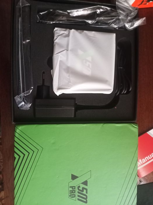 Нова Ugoos x5m Android 14 смарт тв приставка