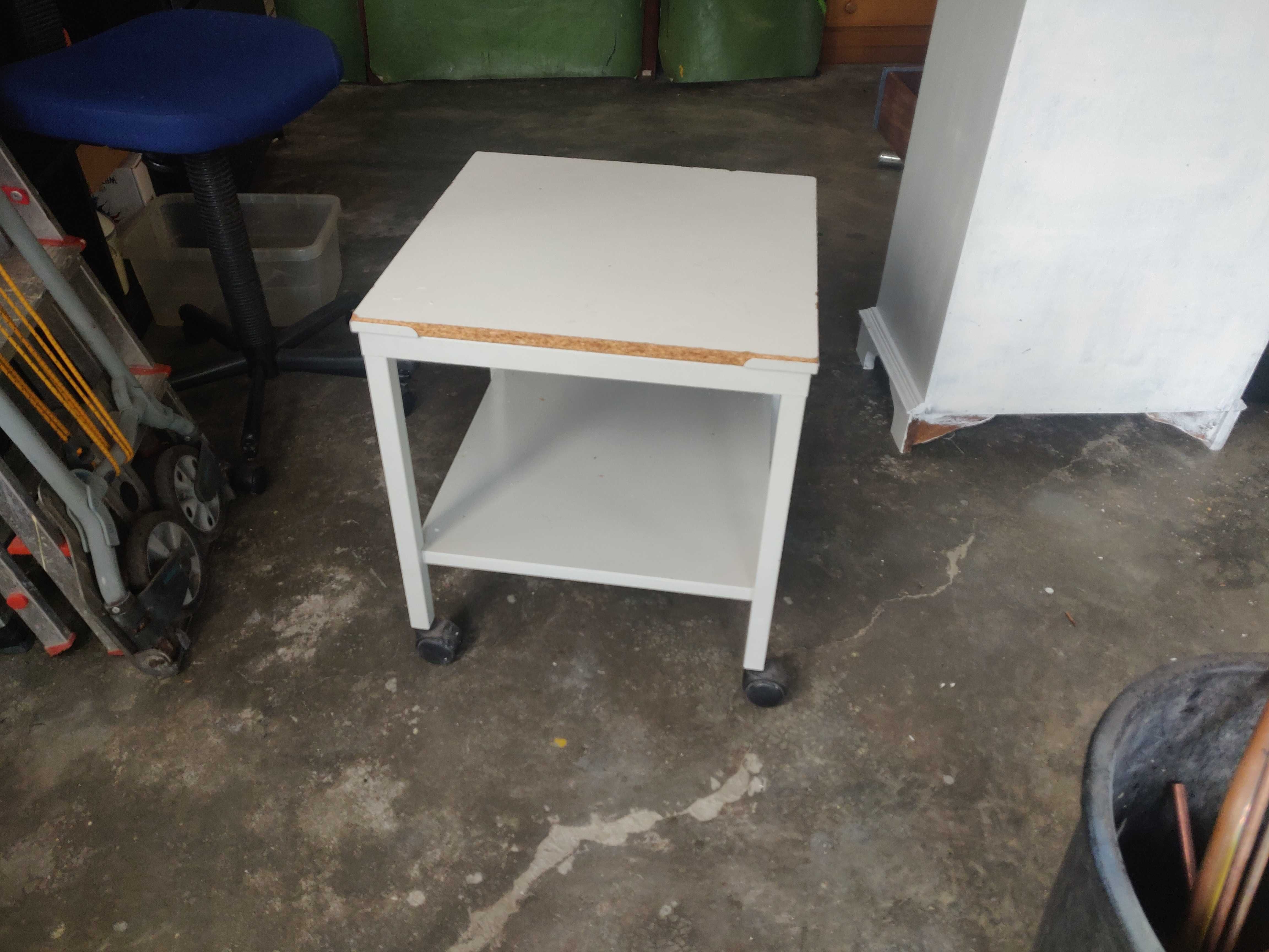 Mesa pequena branca