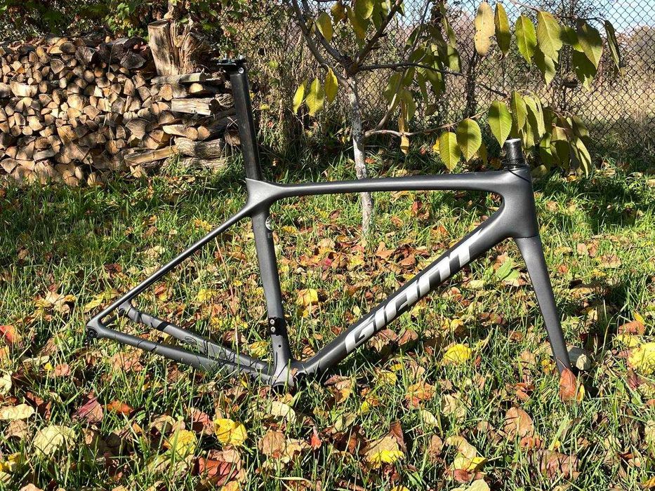 Шосейний карбоновий фреймсет Giant tcr advanced 2022