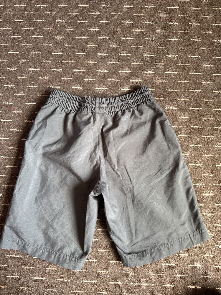 Krótkie spodenki chłopięce Nike roz. 122/128