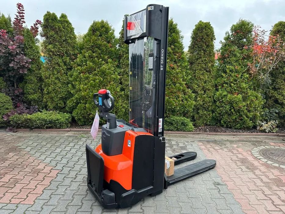 Toyota SWE140  Elektryczny wózek paletowy z masztem