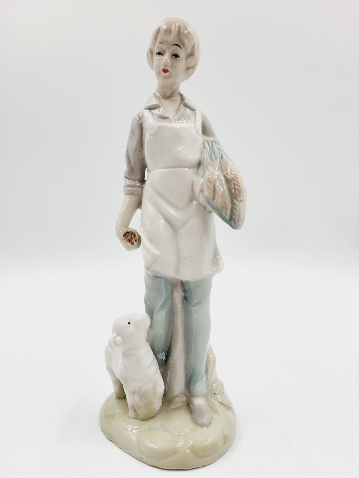 Ładna porcelanowa figurka pasterza z owieczką