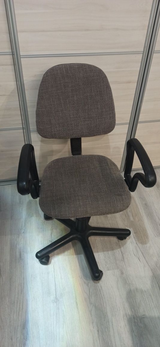 Krzesło biurowe obrotowe