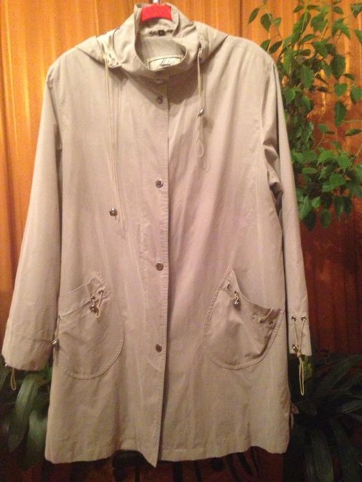 Płaszcz w rozm. XL.