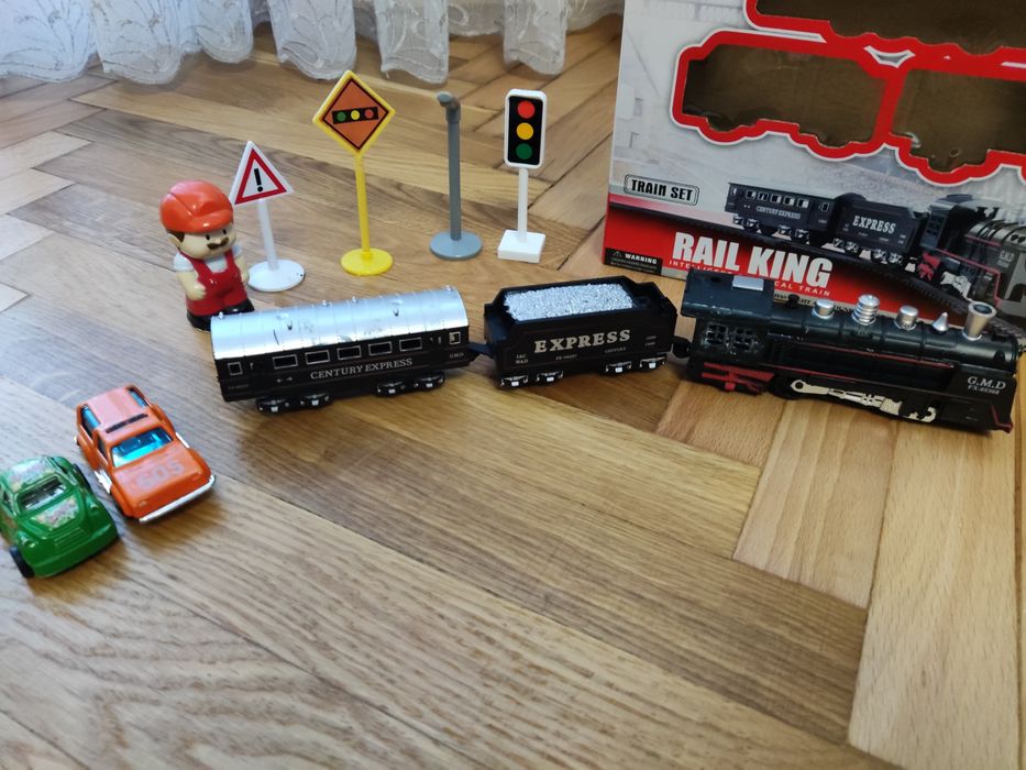 Пластиковий поїзд