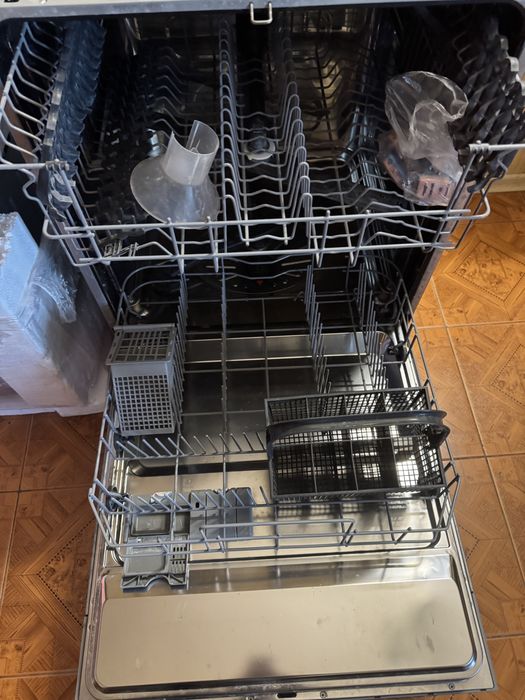 Продаю посудомийну  машину Electrolux