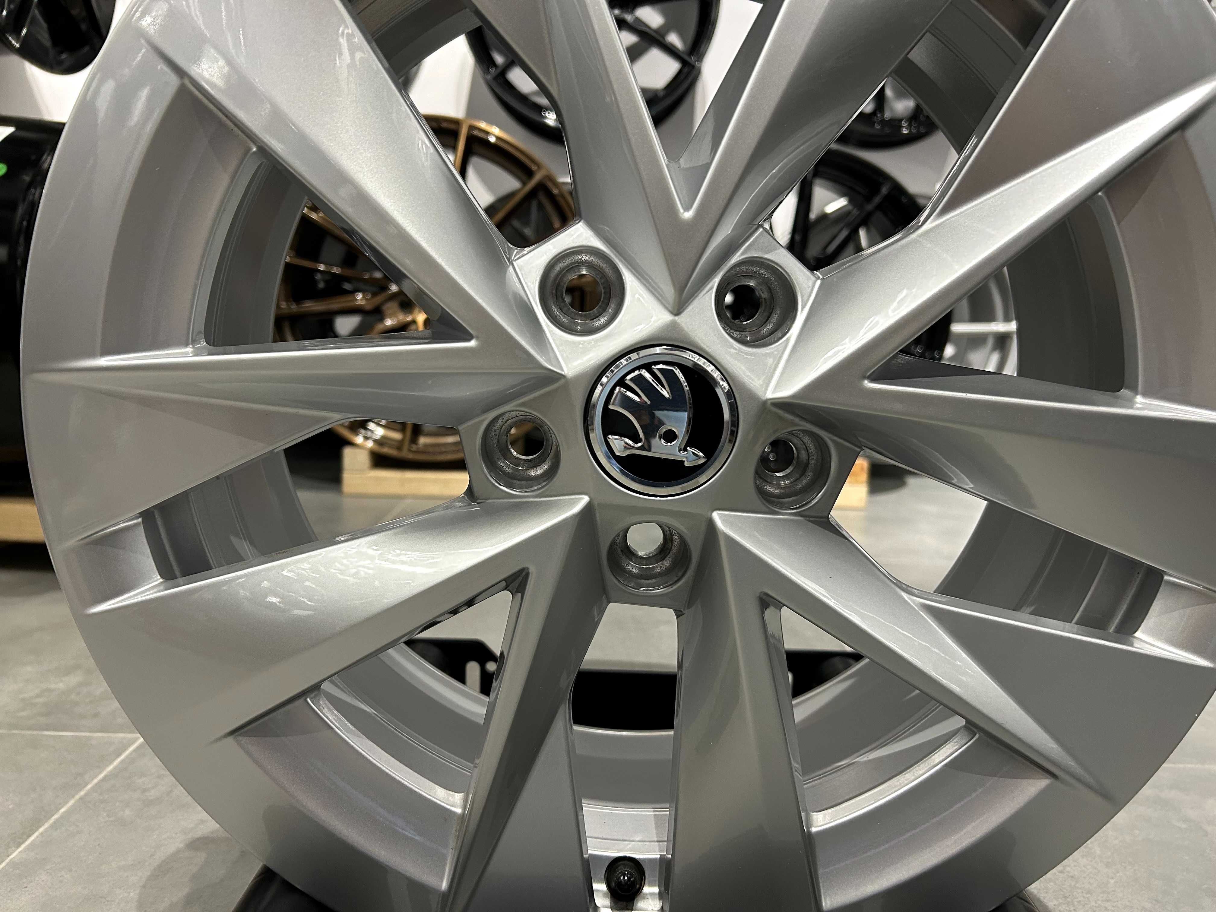 Oryginalna felga 17 5x112 ET46 SKODA Octavia III IV 5E3/601025E