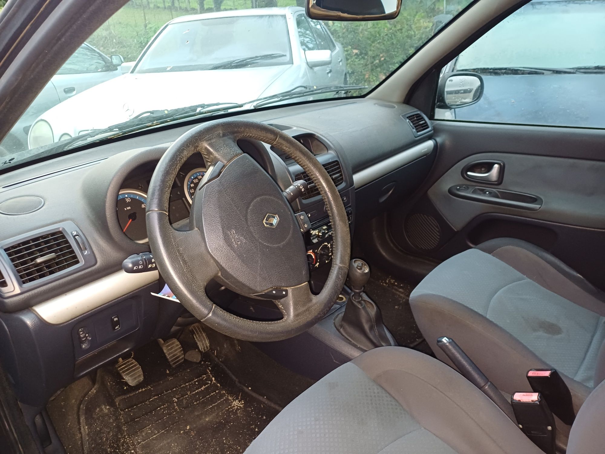 Vendo renault clio 1.5 dci ano 2005 com a.c