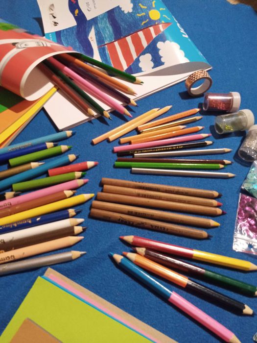 Materiały szkolne do prac plastycznych