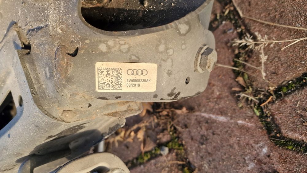 Belka tył wahacz zwrotnica most sanki wózek audi A4 B9 Quattro 2.0…