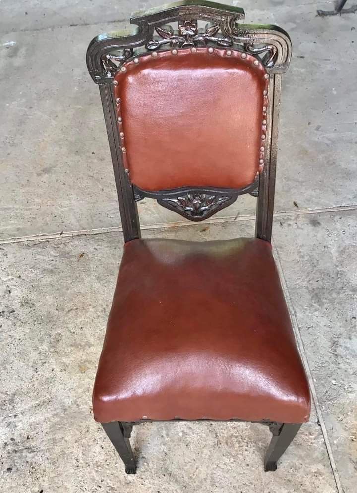 Антикварні крісла софа