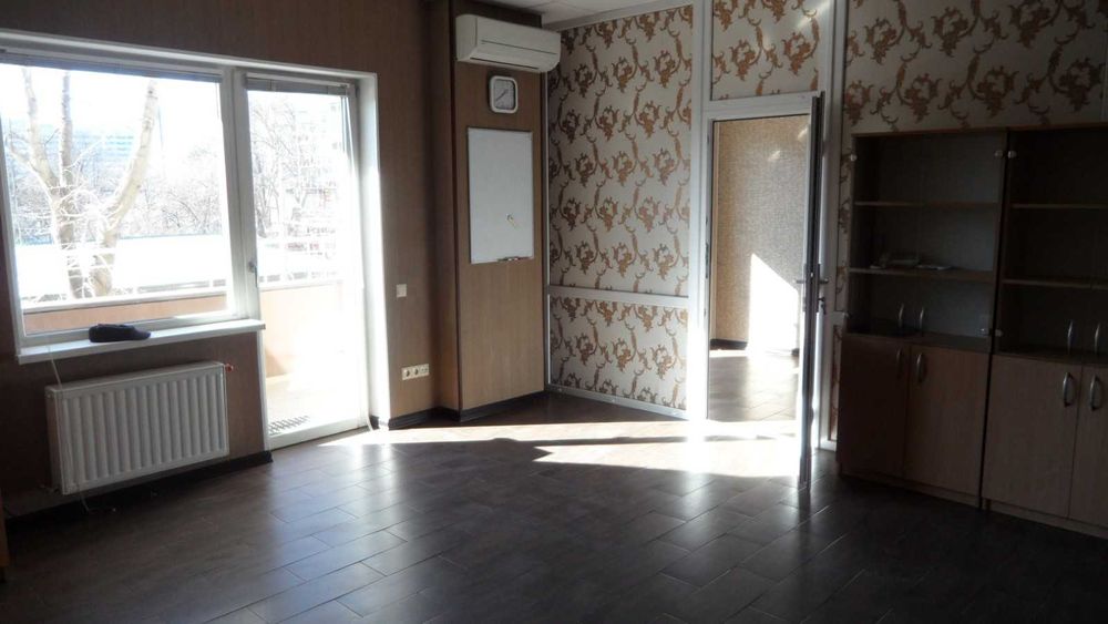 Офис на 2 этаже. Бизнес Центр. Французский б-р / пер Азарова