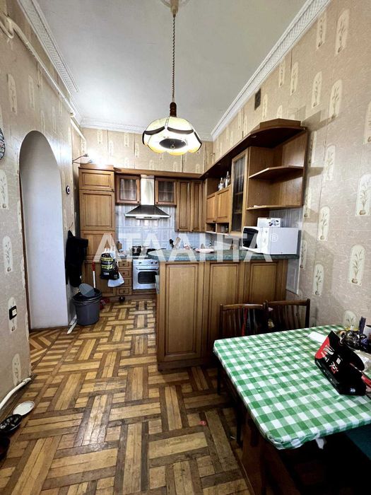 Большая 4-х комн. квартира в историческом центре города на ул. Пастера