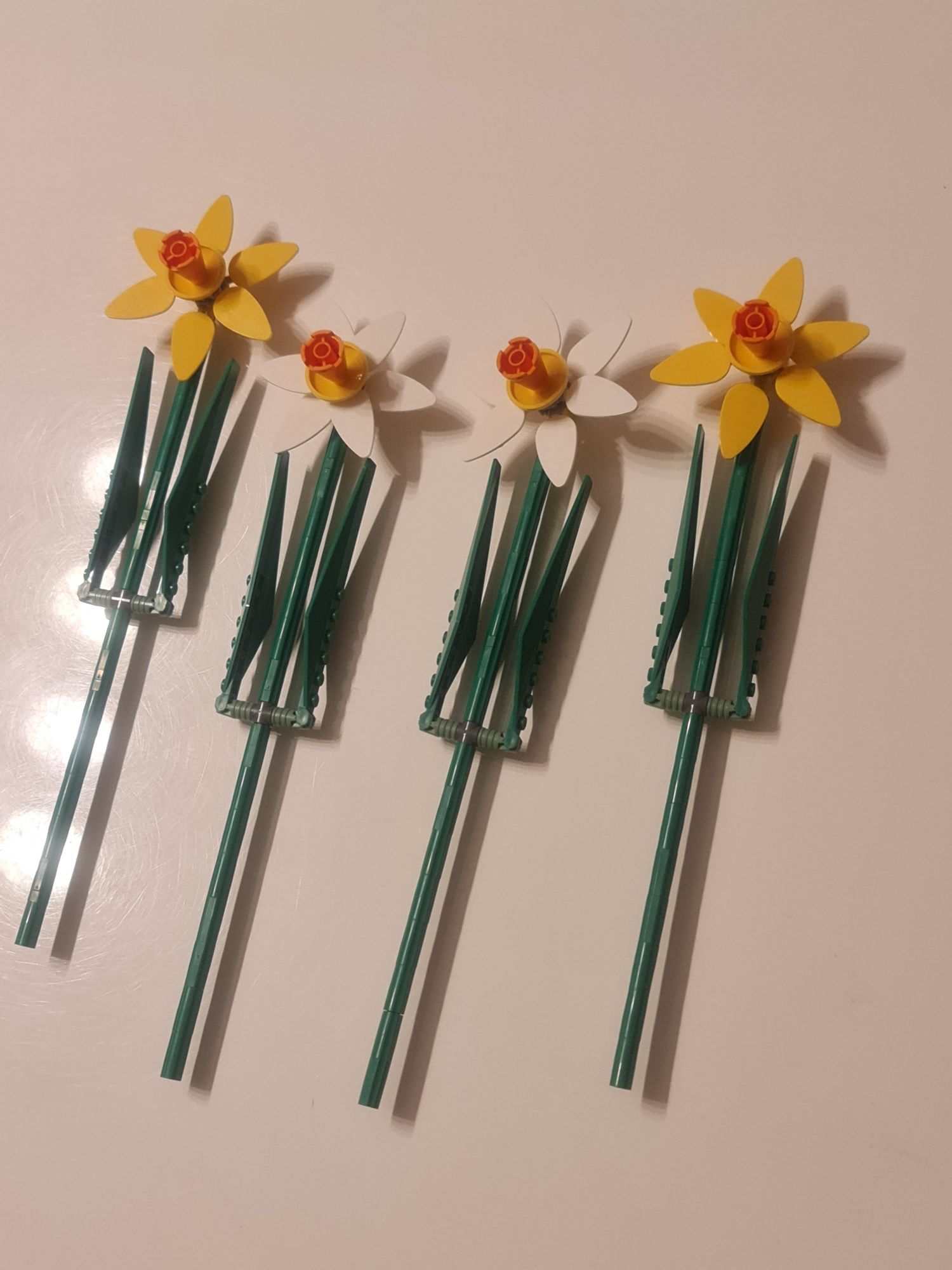 Zestaw Lego Botanical 40646, 40747 Żonkile Komplet
Kompletny