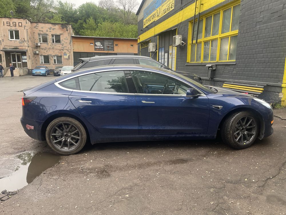 Tesla model 3 long range автопілот 3.0