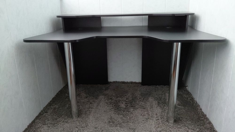 Продам компьютерный стол