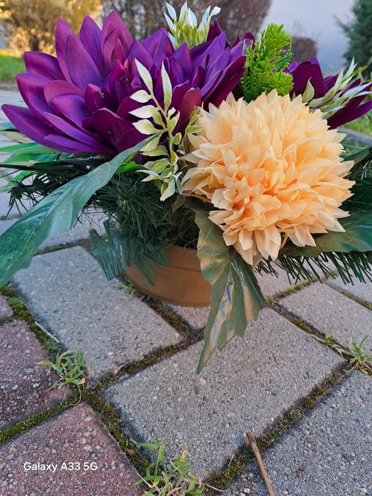 Stroik na Wszystkich Świętych – piękny stroik na cmentarz.
 Sprzedam p