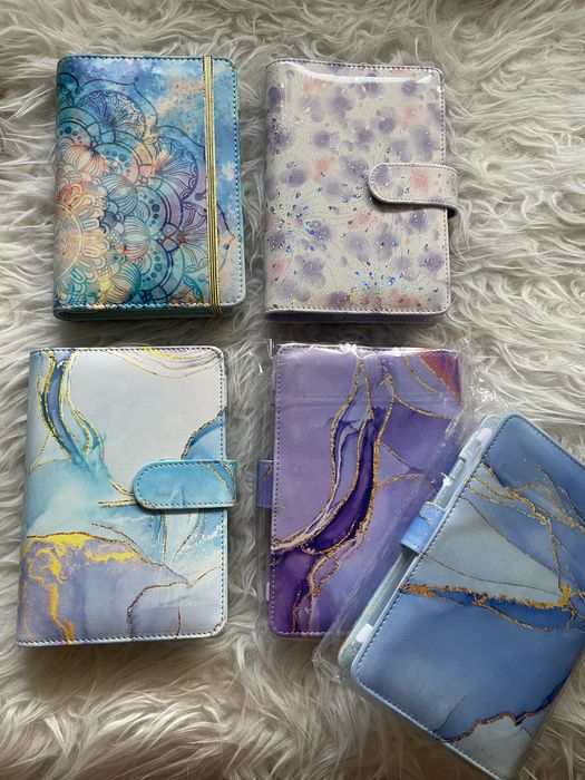 Capas de argolas com envelopes, organização financeira, novas