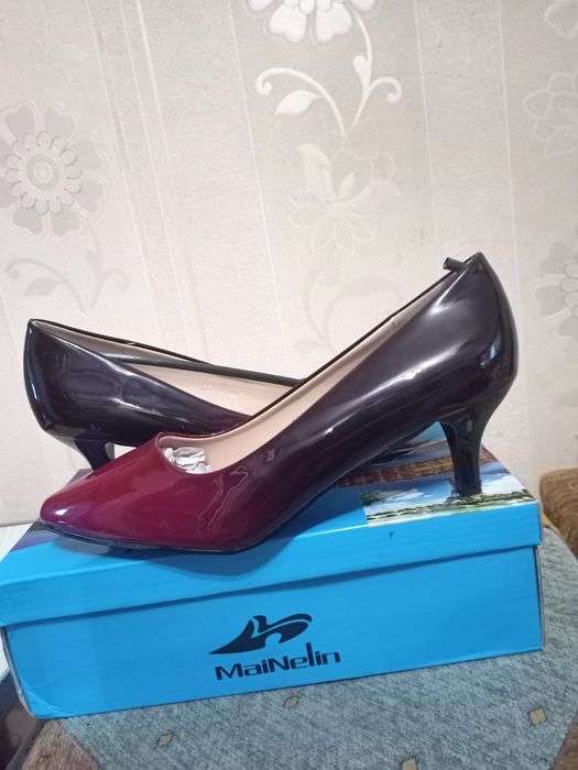 Женские  лаковые туфли