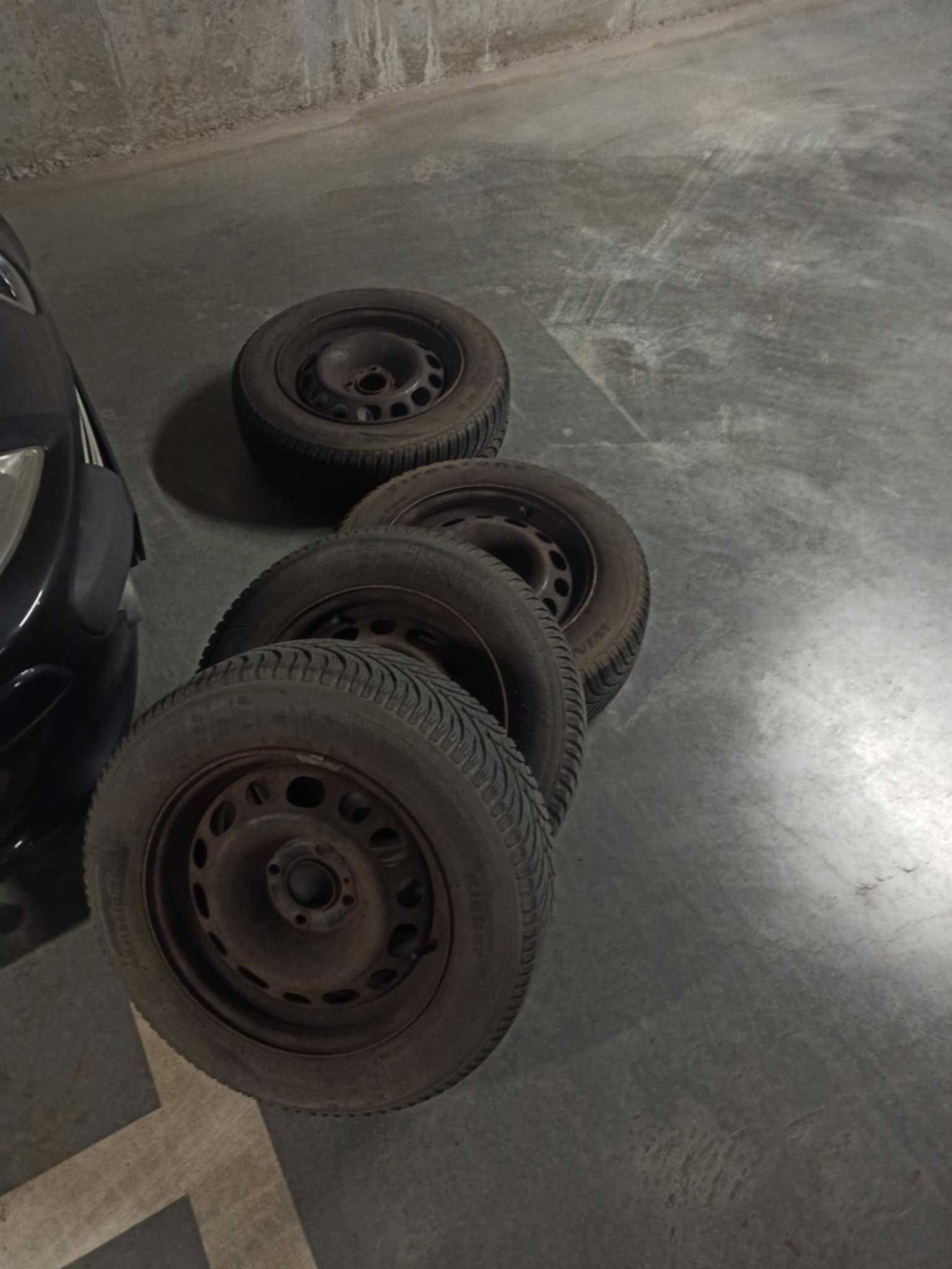Felgi stalowe 15" 4x108 z oponami zimowymi + kołpaki