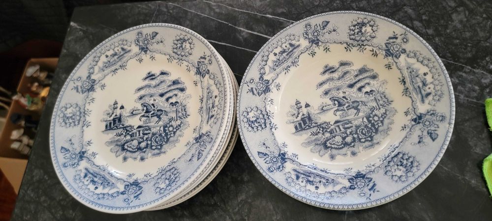 Conjunto pratos louça azul