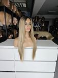 Długa peruka blond refleksy z odrostem naturalny efekt Nicoll