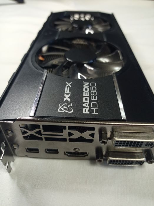 Видеокарта XFX Radeon HD6950 Dual Heatpipe 2GB – на запчасти/ремонт
