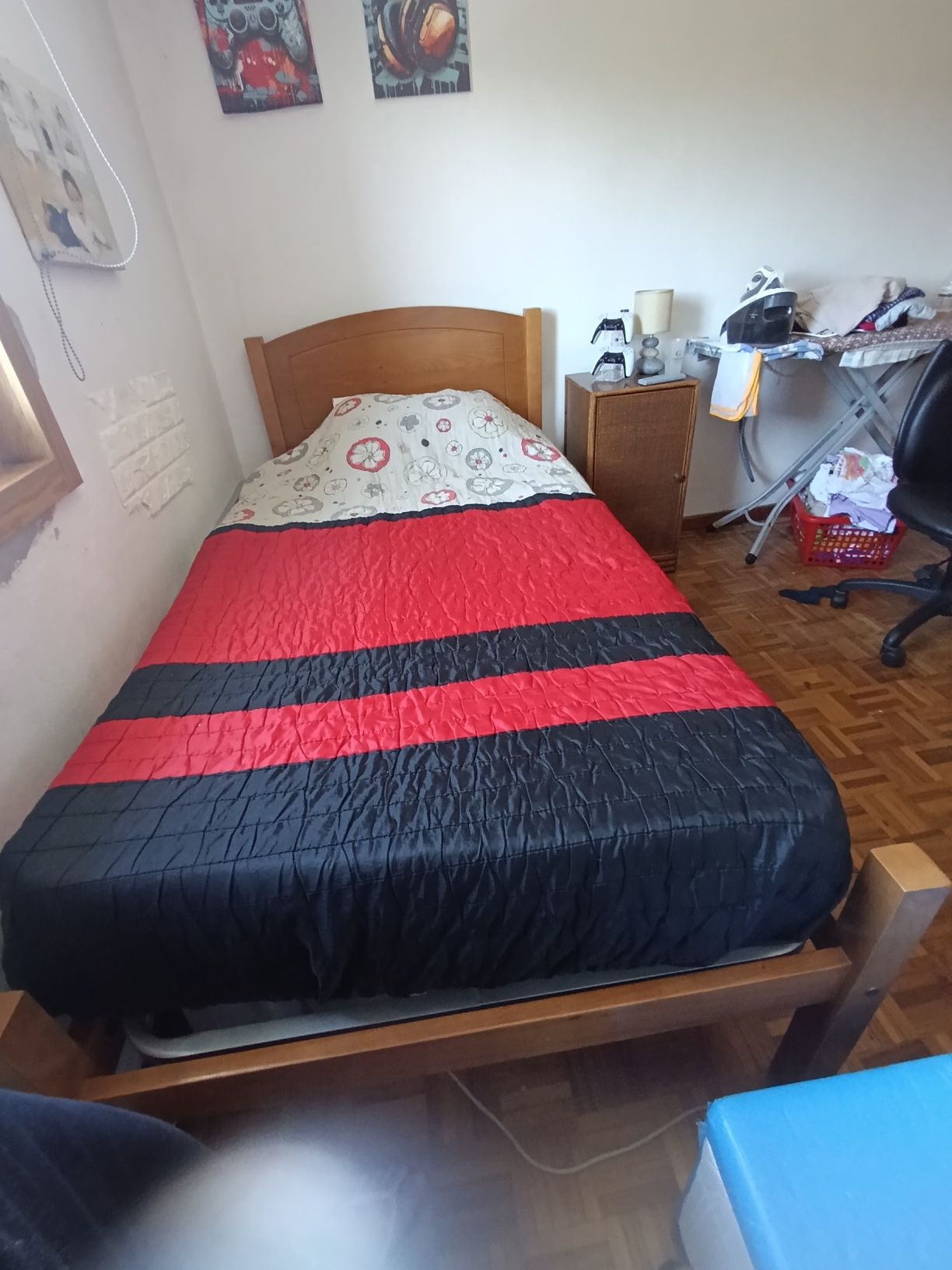 Cama solteiro + secretária