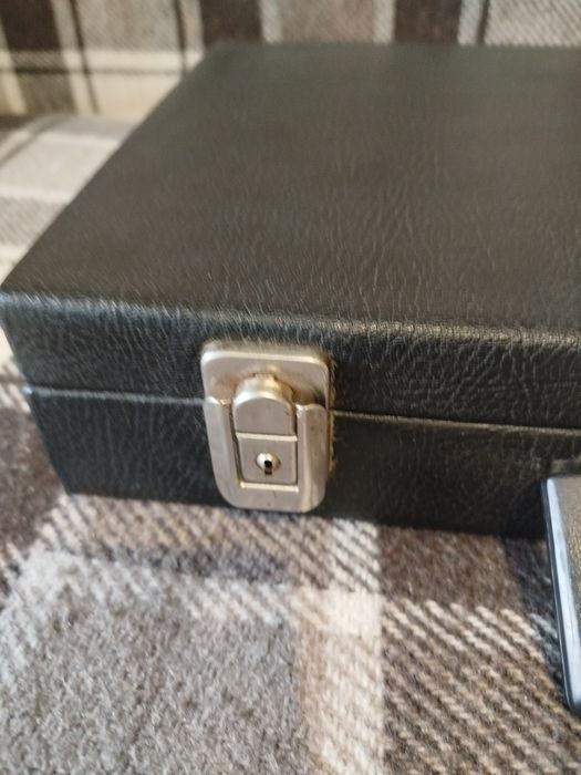 Дипломат з м'якої шкіри