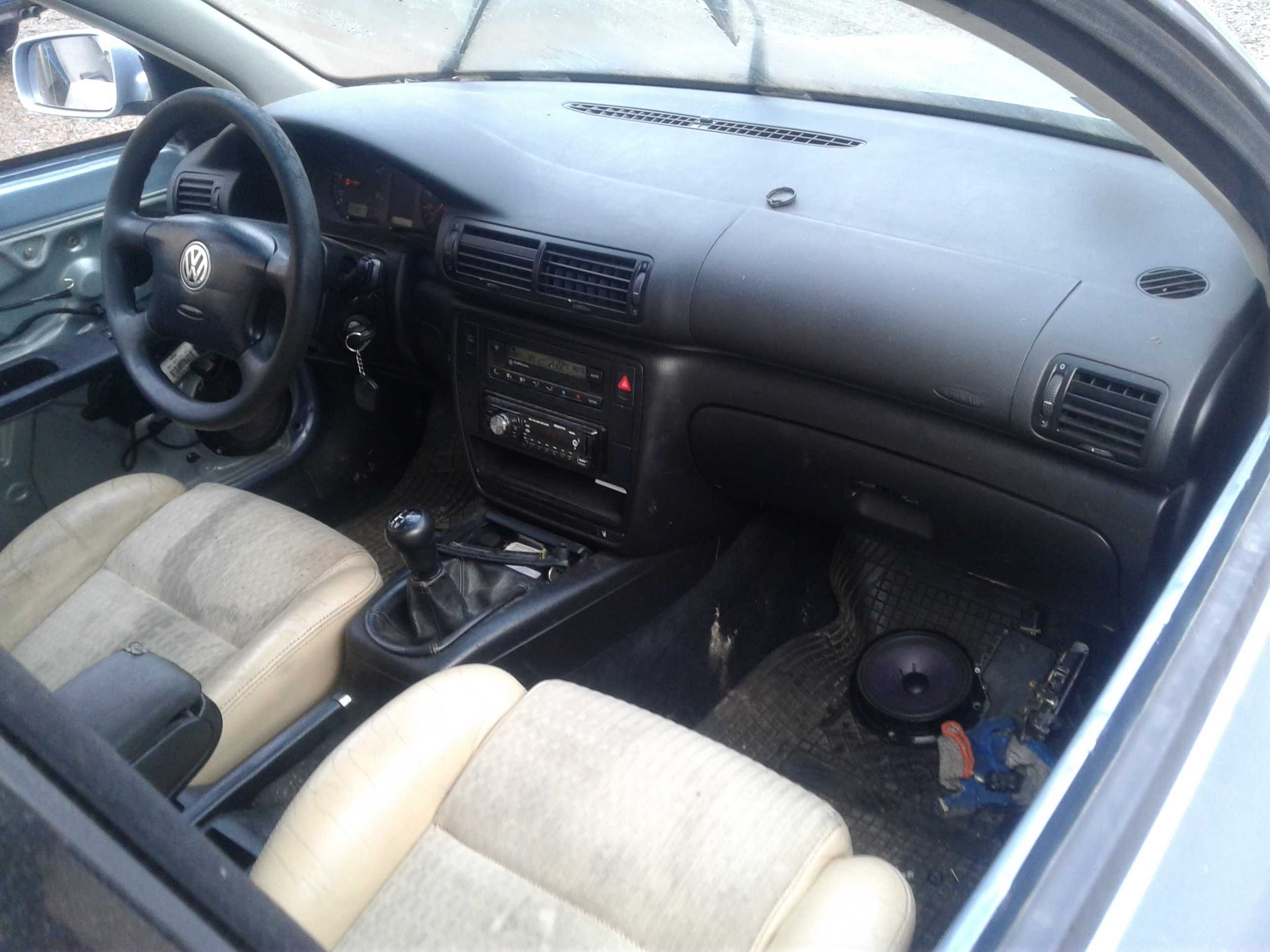 VW Passat B5 1.9 TDI AFN 110KM Maska Lampy Atrapa Pas Przód LL5Y