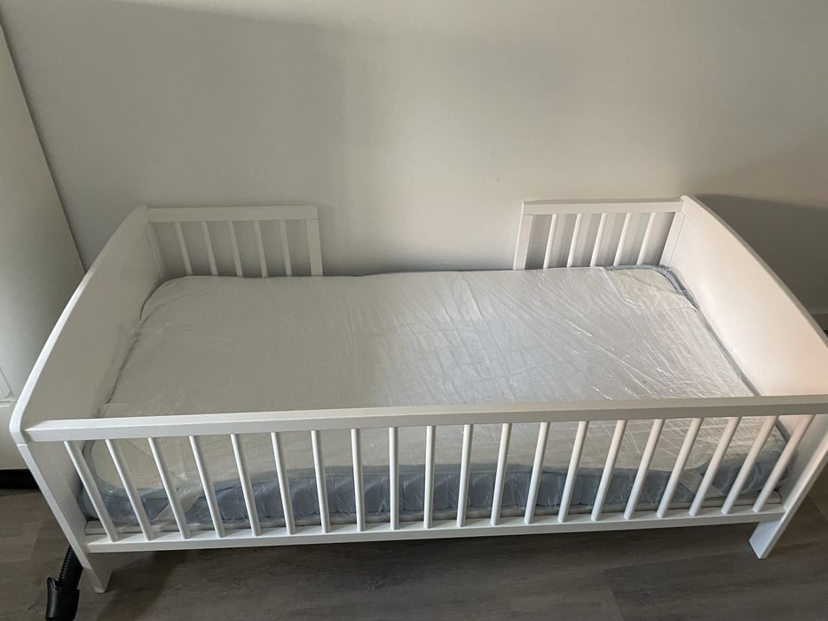 Vendo cama nova com colchao ainda embalado com pelicula
