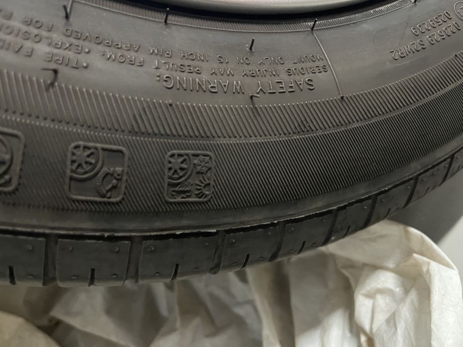 Komplet kół z oponami całorocznymi 195/65 R15