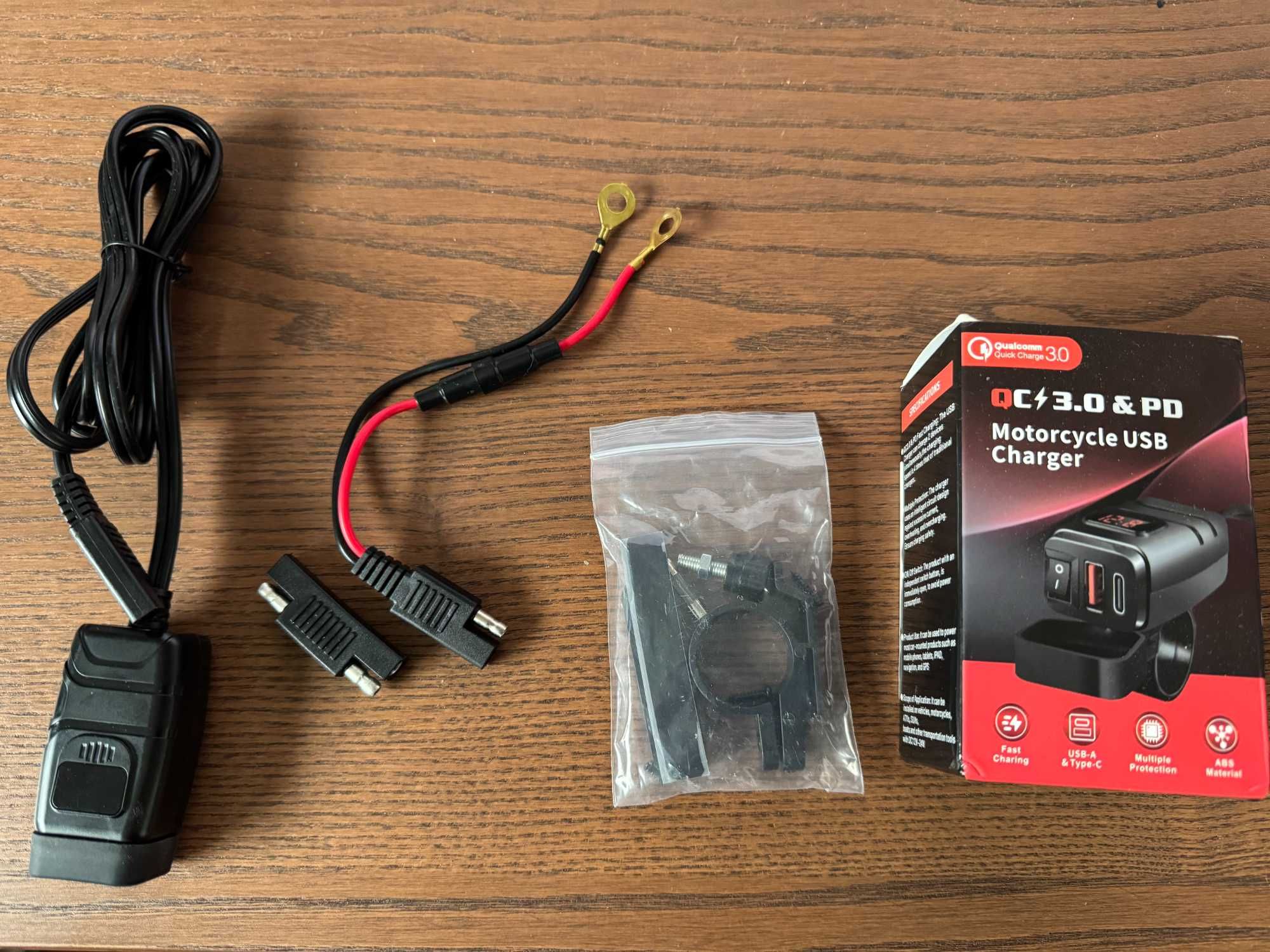Ładowarka USB motocyklowa QC3.0 PD USB-A i USB-C z woltomierzem