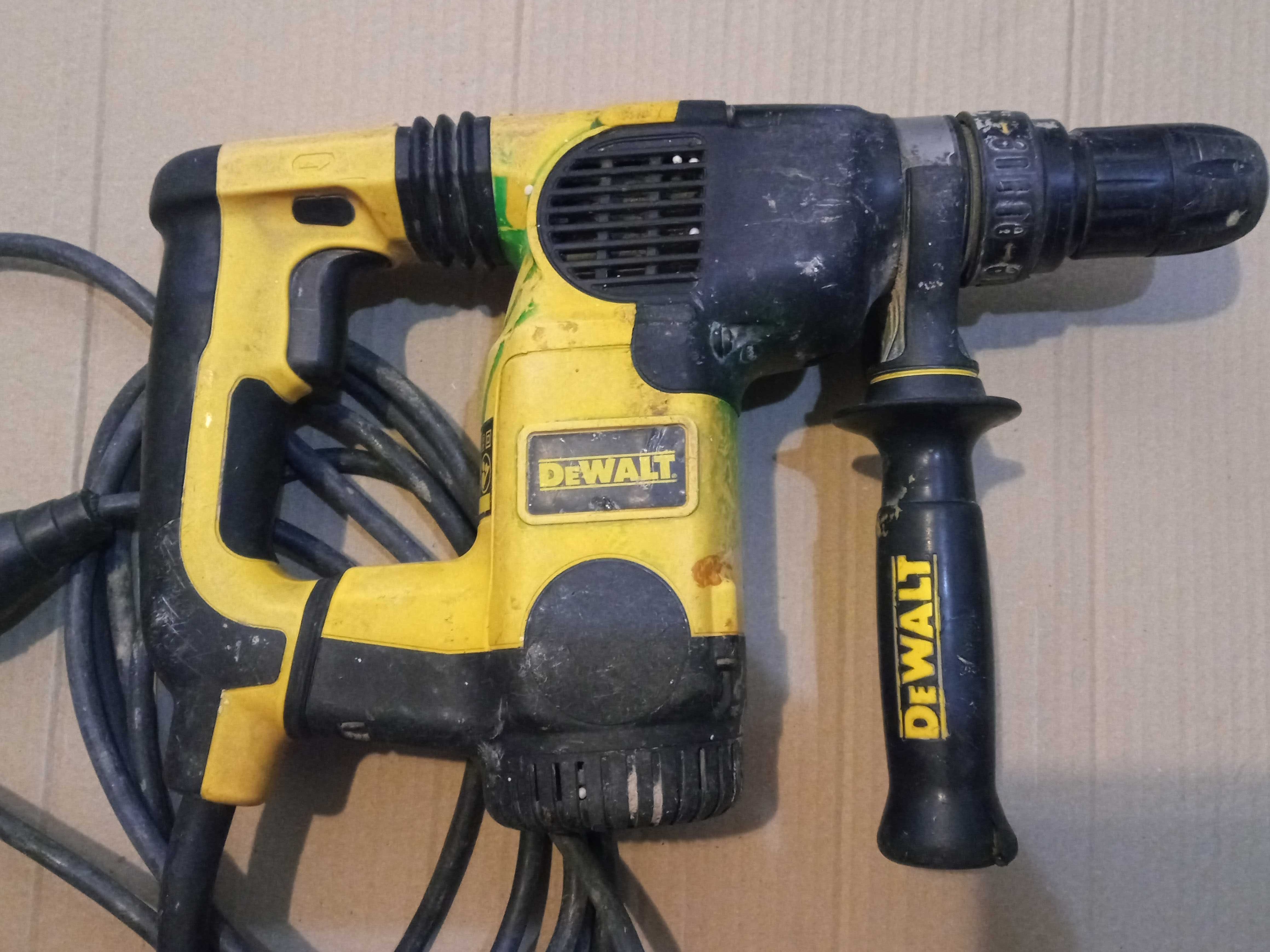 Lombardowski. Młotowiertarka Bosch DeWalt D25324-QS SDS plus