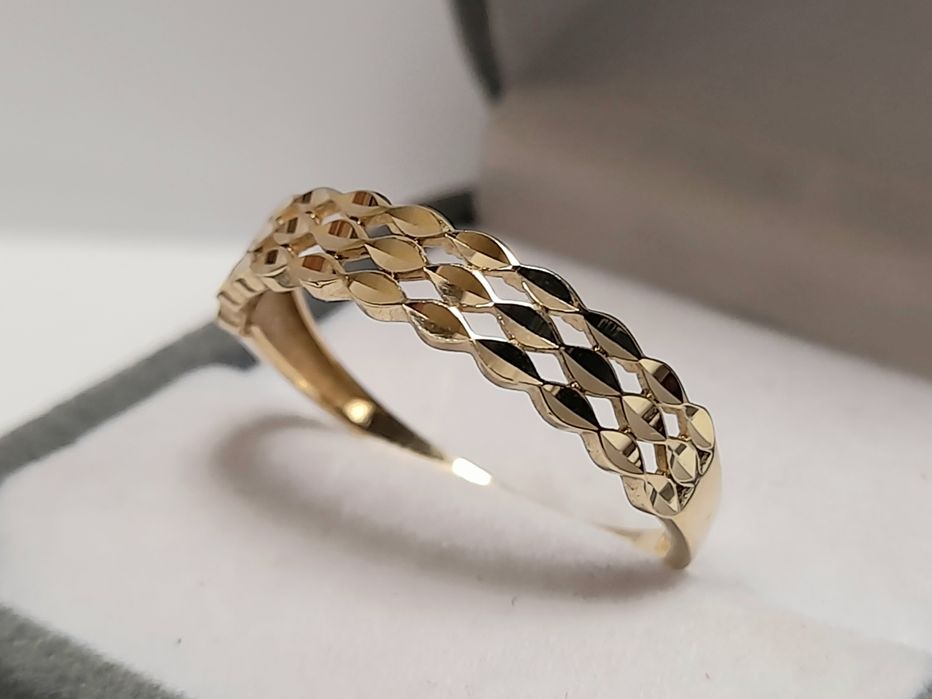 Złoty Pierścionek Ażurowy Diamentowany Zobacz zloto