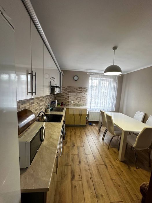 Продам просторий будинок у місті