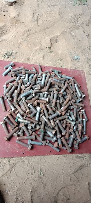 Solidne śruby metryczne M8 M10 M12 M16

Opis:
Ma