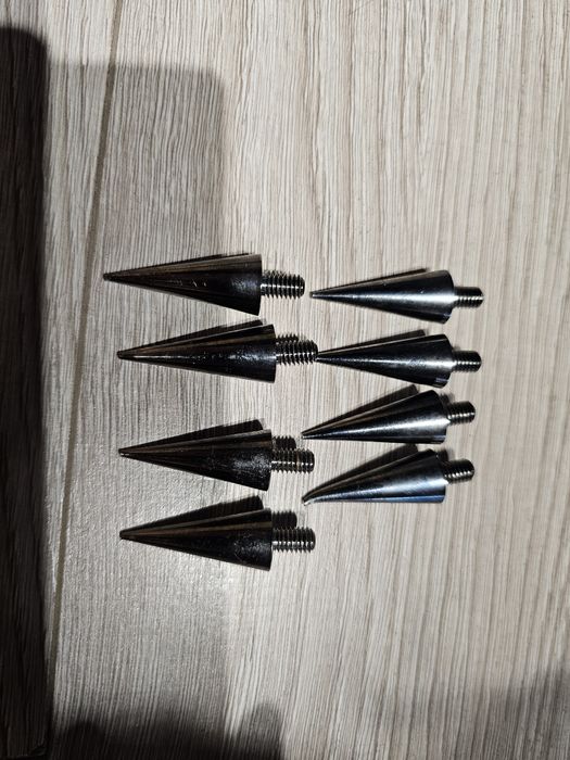 Kolce(8 sztuk) pod kolumny Pylon audio.
